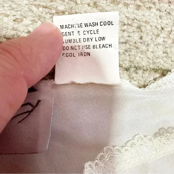 Vintage 90’s White lace cami top with floral design size small - Picture 13 of 14